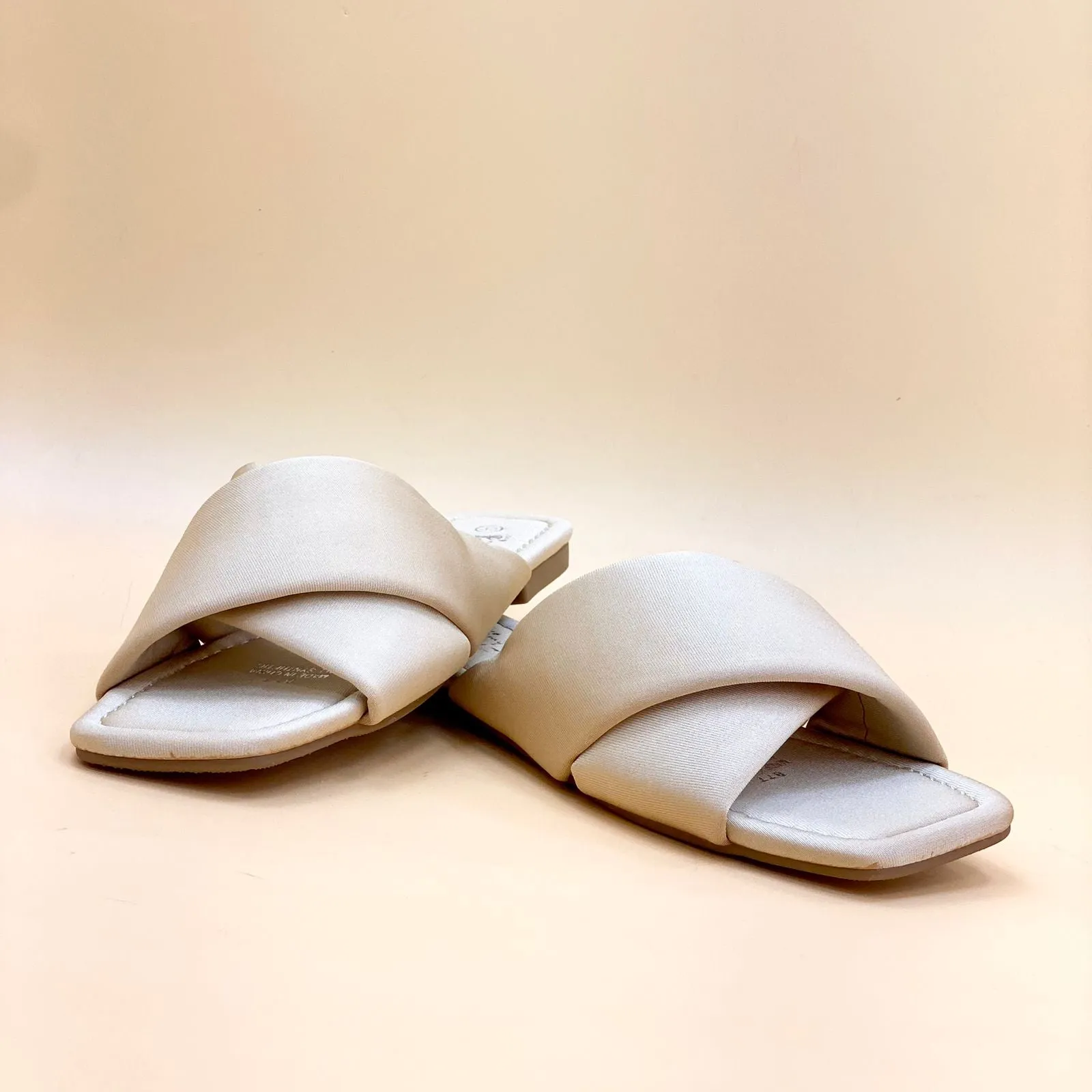 NEW , WOMEN SLIPPERS S8